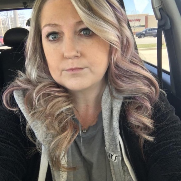 Meet your Posher, Amanda - Picture 3 of 3